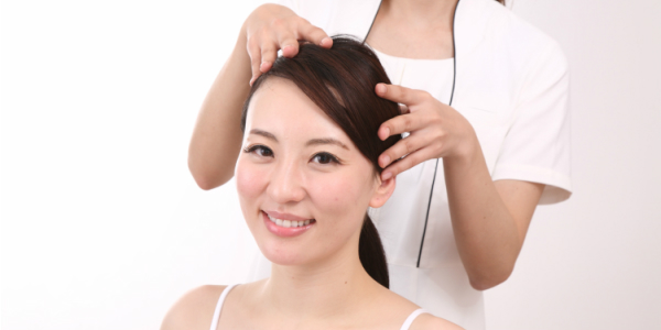 女性の頭頂部の薄毛には、頭皮マッサージで改善を！