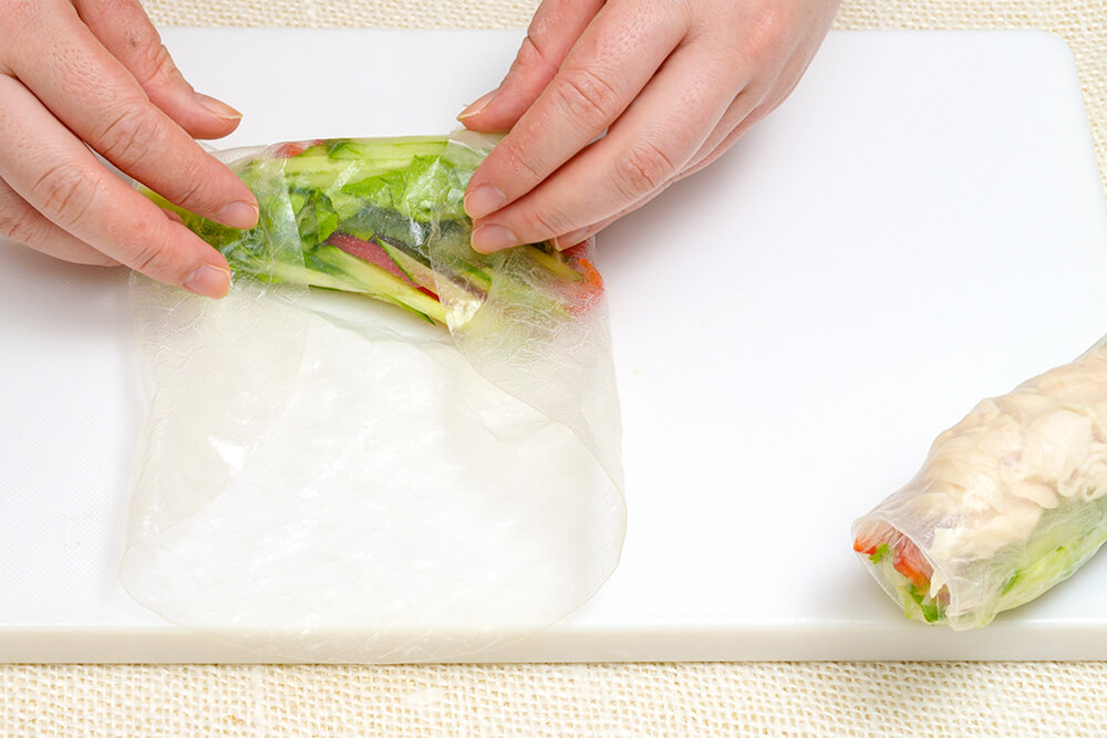 食べやすい大きさに切り分けたら器に盛り付け、スイートチリソースを添える。