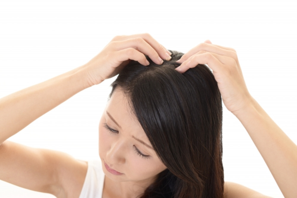 女性の抜け毛を予防するには？抜け毛の原因や日常で行える7つの予防策を紹介