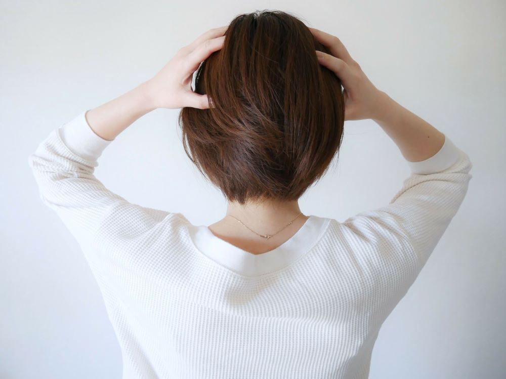 自律神経が乱れると髪はパサパサになる？髪に与える影響やパサパサ髪のケア方法も解説