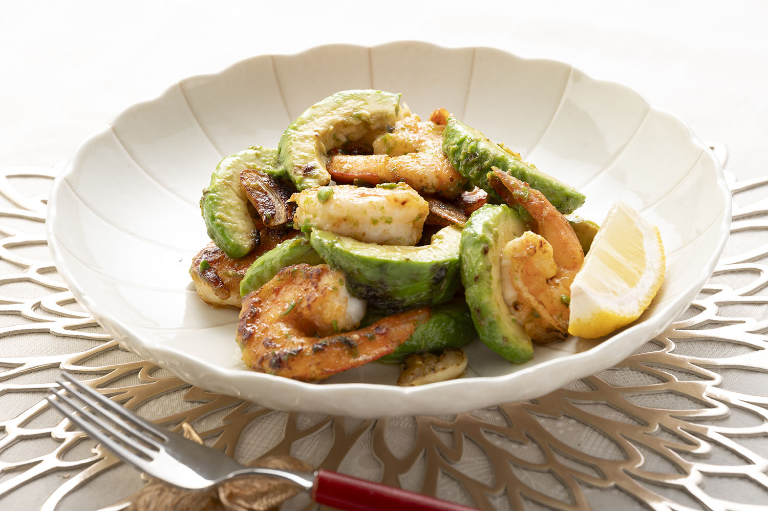 海老とアボカドのガーリック炒め