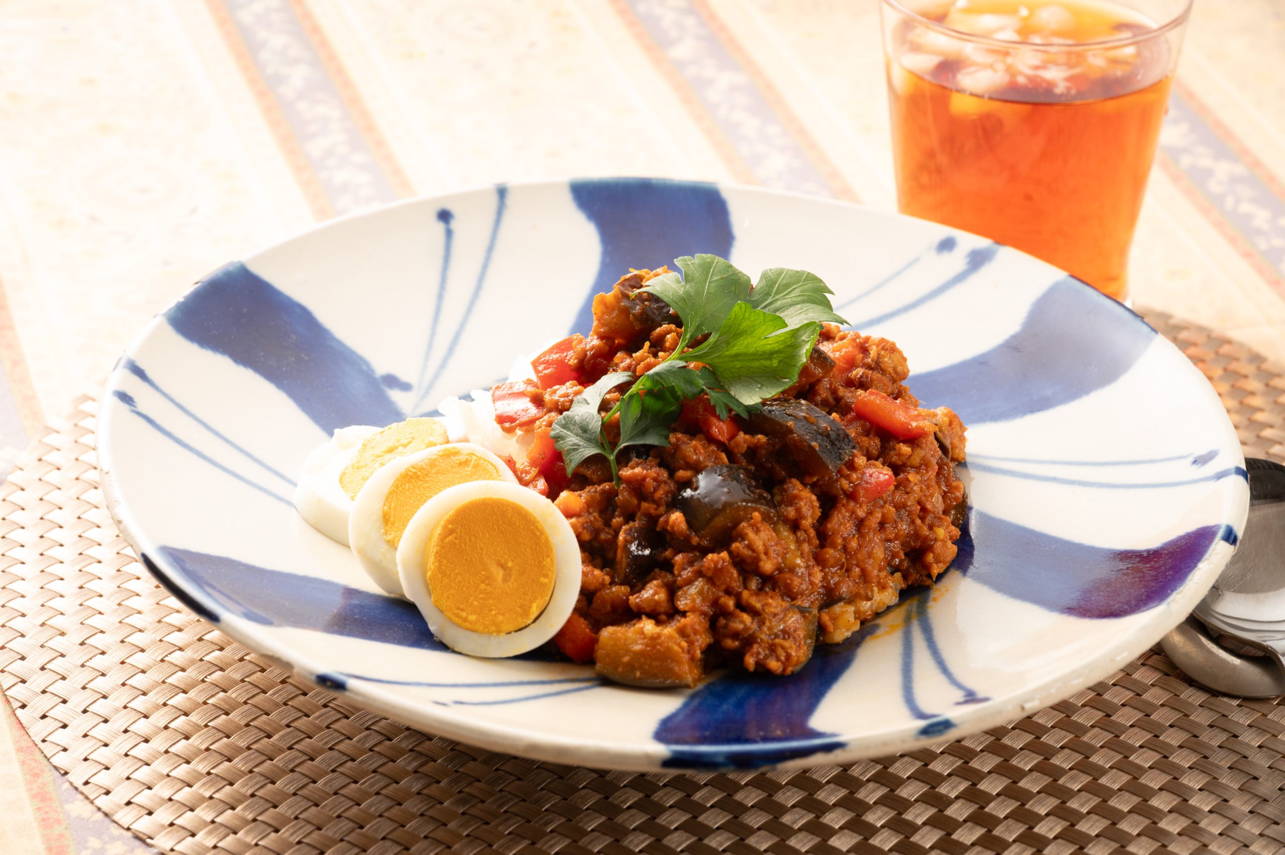 茄子たっぷりのキーマカレー、ゆで卵のせ8